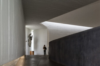 "Interior de iglesia" , 2012 Santiago de Chile. 150 x 100 cm