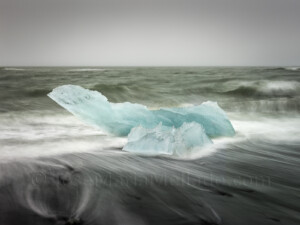 "Cubito de hielo en la playa" , 2015 Islandia. 150 x 112 cm